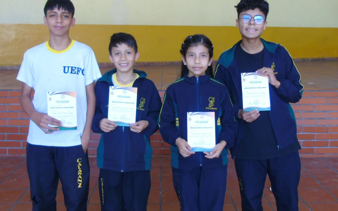 Calasanz en podio del Tenis de Mesa