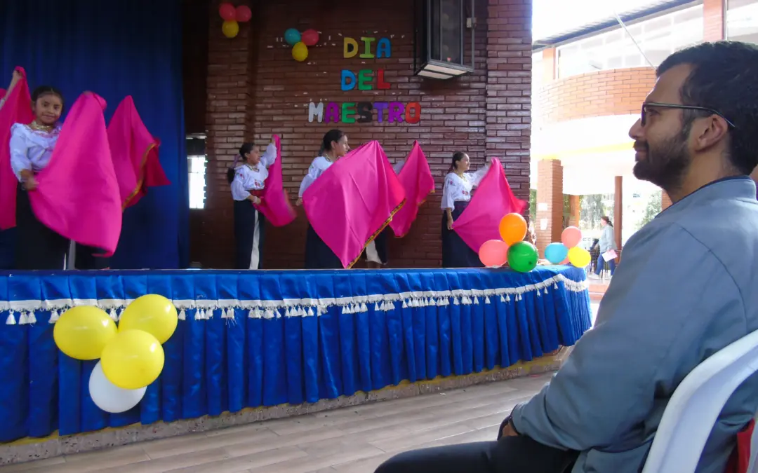 Homenaje al maestro, el corazón de la educación